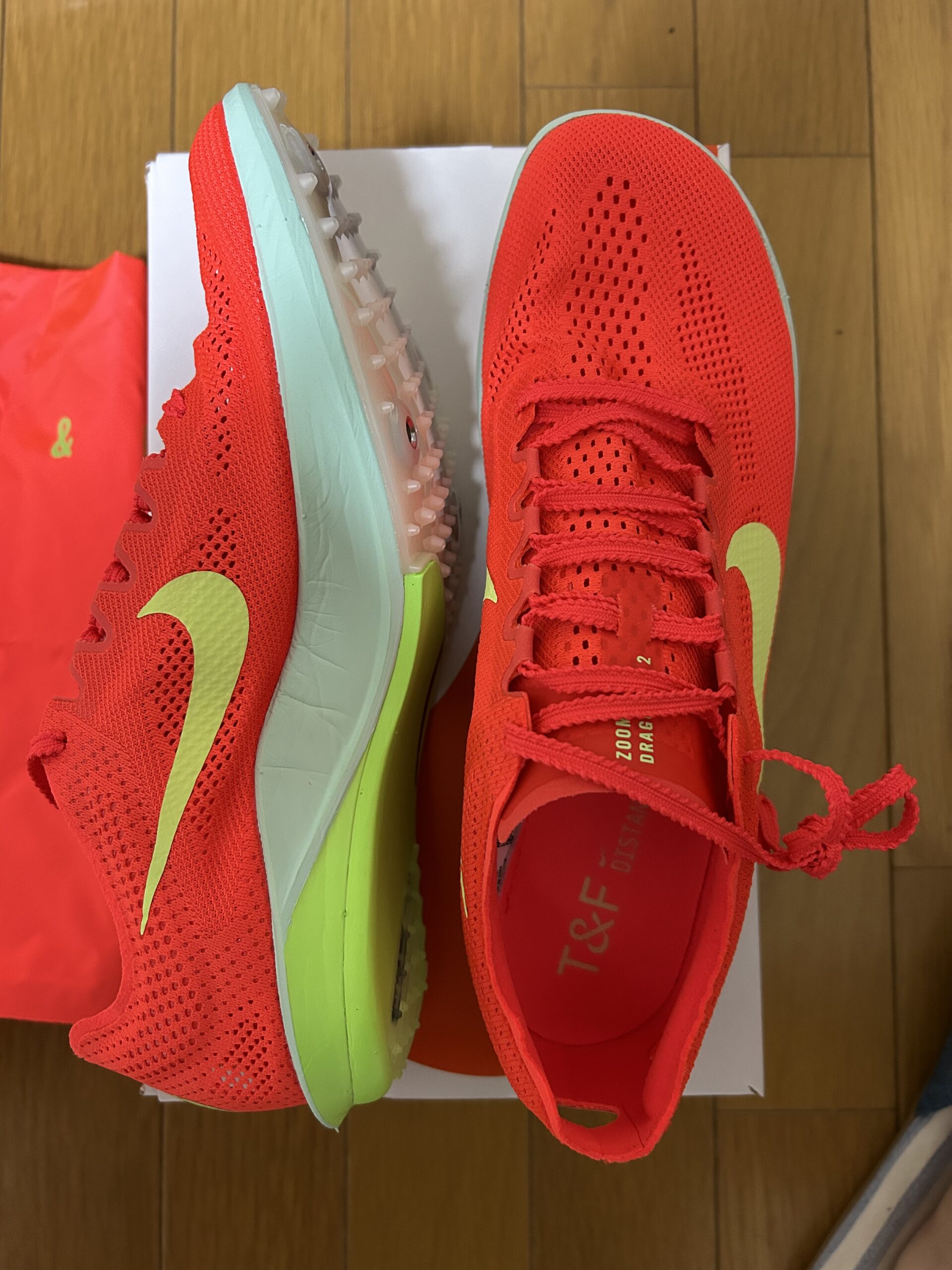 スパイク比較　Nike ドラゴンフライ2 vs ビクトリー2